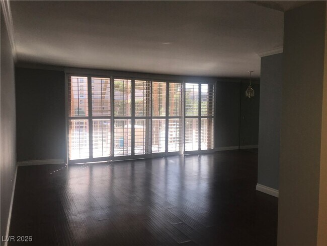 Building Photo - 205 E Harmon Ave