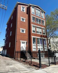Building Photo - 214 E 37th St