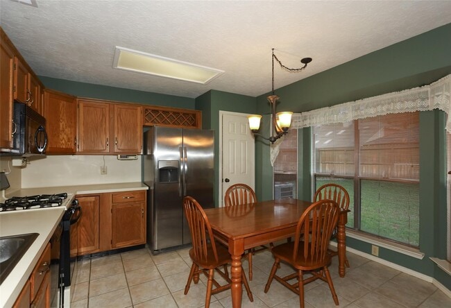 Building Photo - 16410 Salinas Ln
