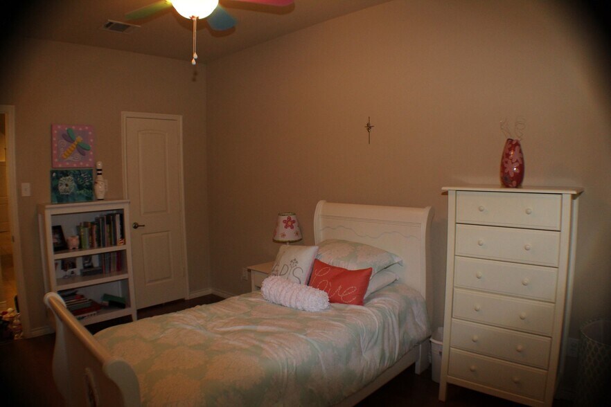 Building Photo - 1614 Westfield way