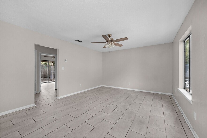 Building Photo - 131 Bayou View Dr