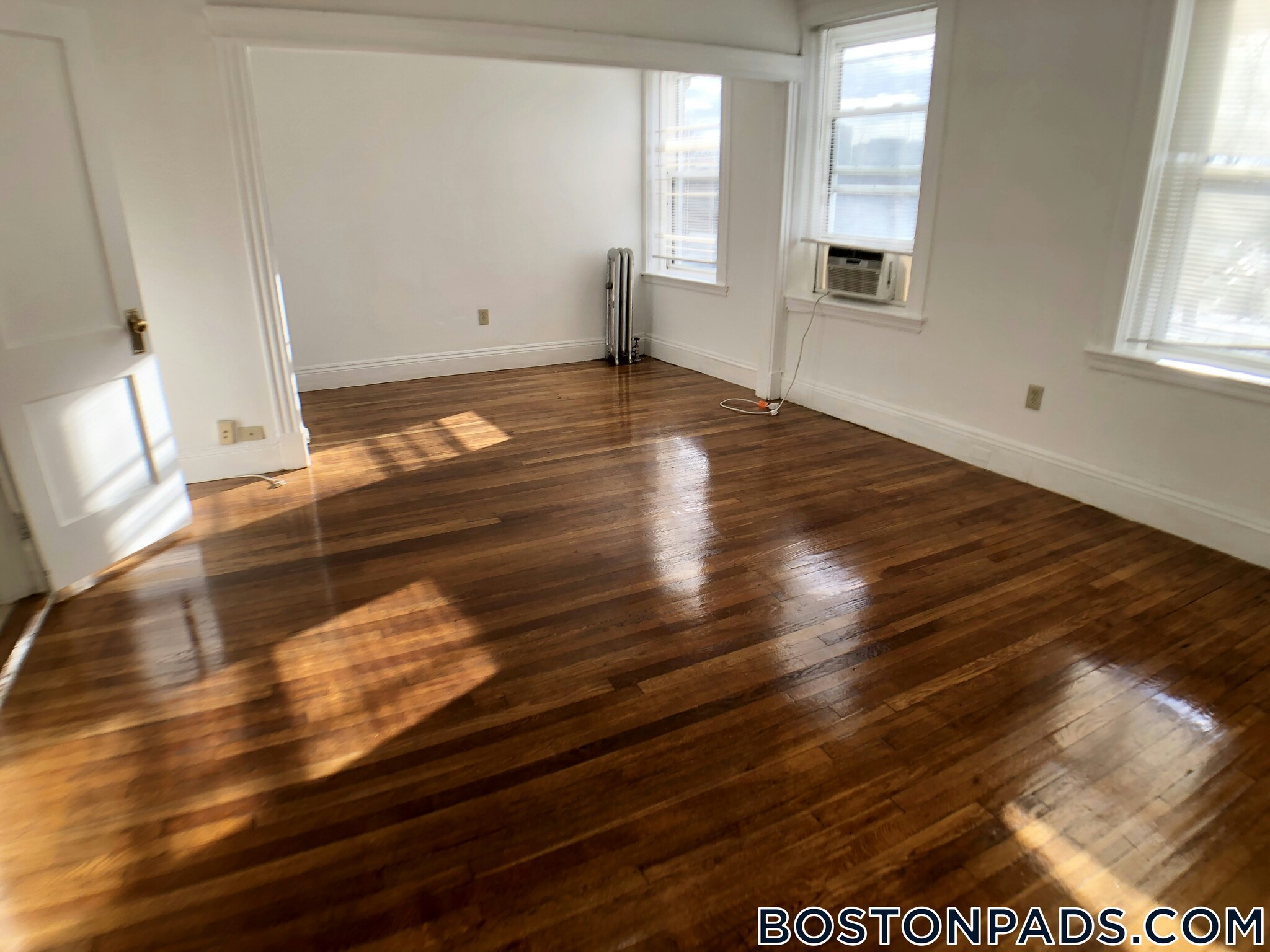 Building Photo - 195 Park Dr