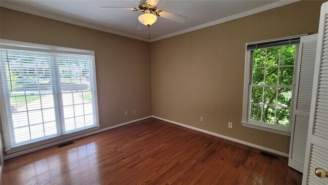 Building Photo - 5005 Johns Creek Ct