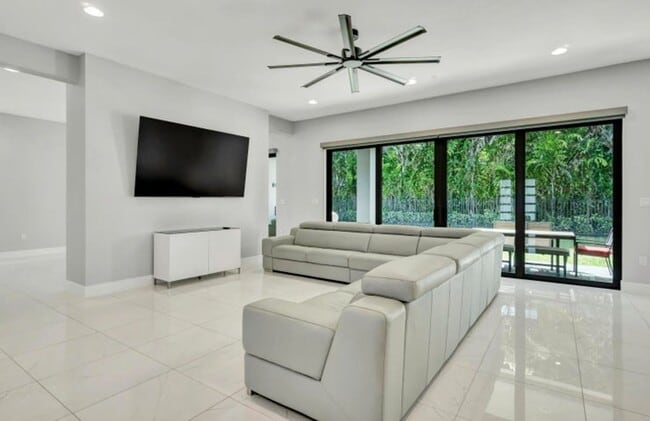 Building Photo - 17081 Five Waters Ave