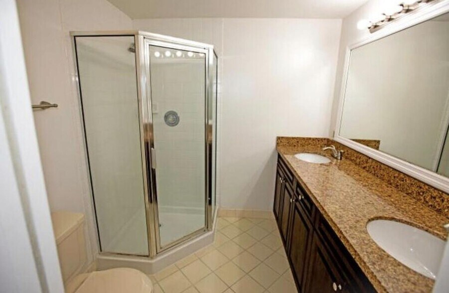 Building Photo - 507 Green Springs Pl