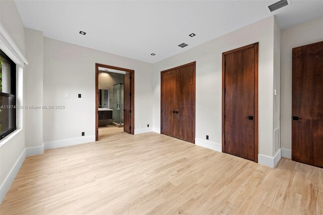 Building Photo - 461 Poinciana Dr