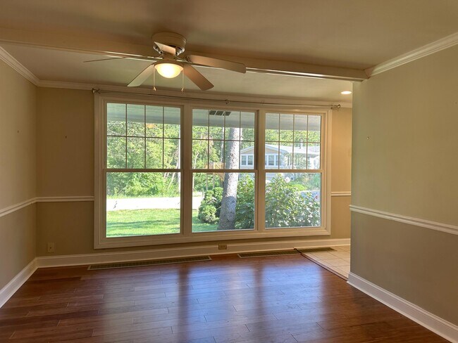 Building Photo - 856 Brickley Dr