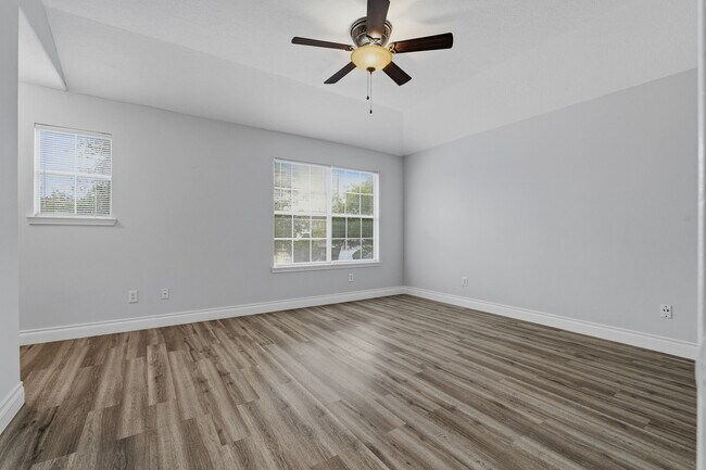 Building Photo - 1427 Hade Falls Ln