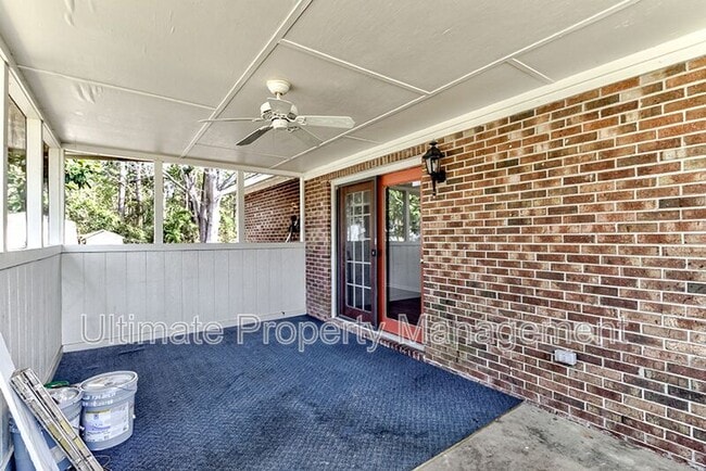 Building Photo - 402 Kingston Rd