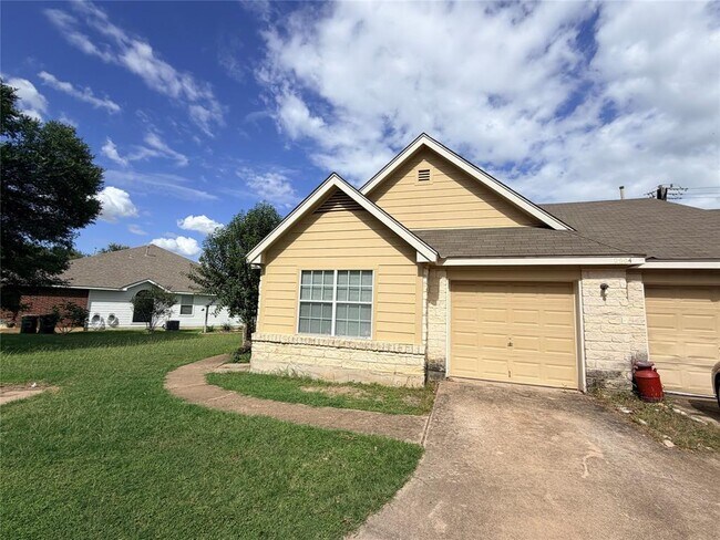 Building Photo - 2904 Whisper Oaks Ln