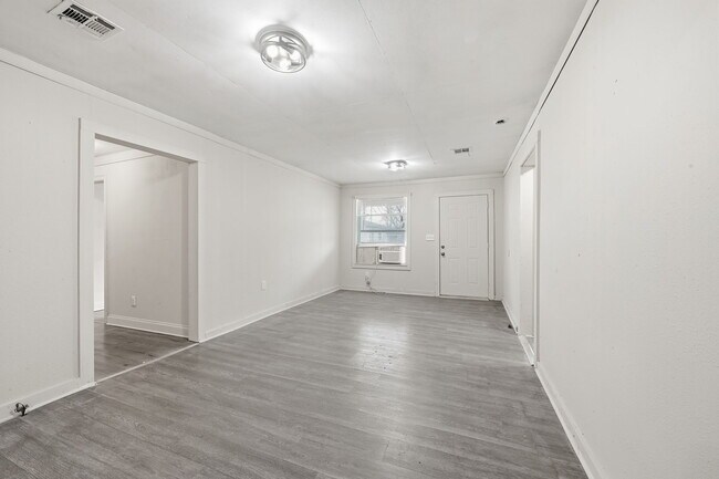 Building Photo - NA - "141 Ambroise St"