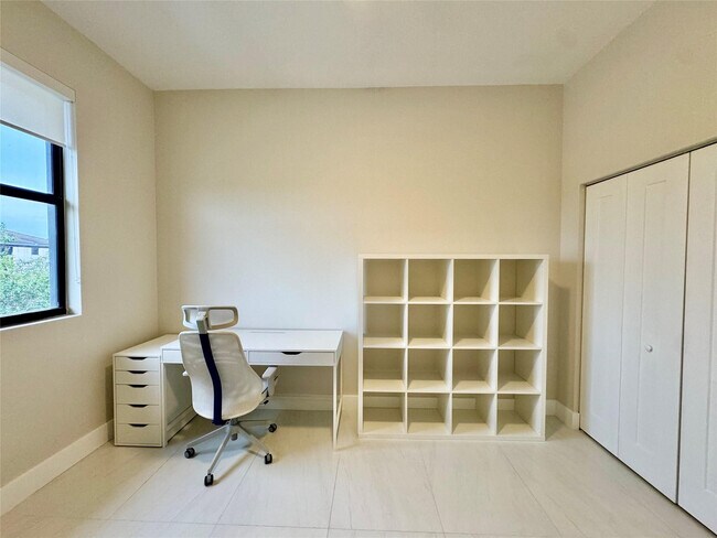 Building Photo - 4915 Whispering Way