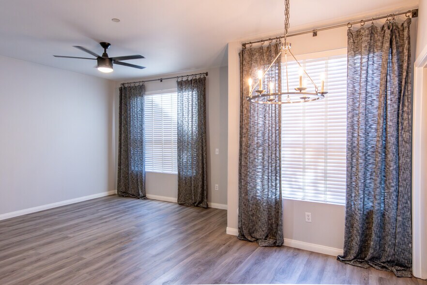 Building Photo - 9550 E Thunderbird Rd