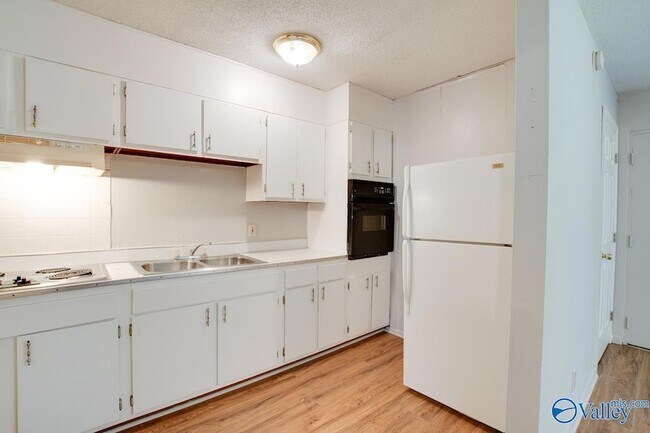 Building Photo - 1328 Oshaughnessy Ave NE