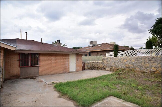 Building Photo - 2 bedroom in El Paso TX 79907