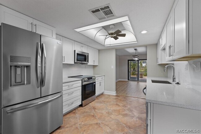 Building Photo - 11310 W Bayshore Dr