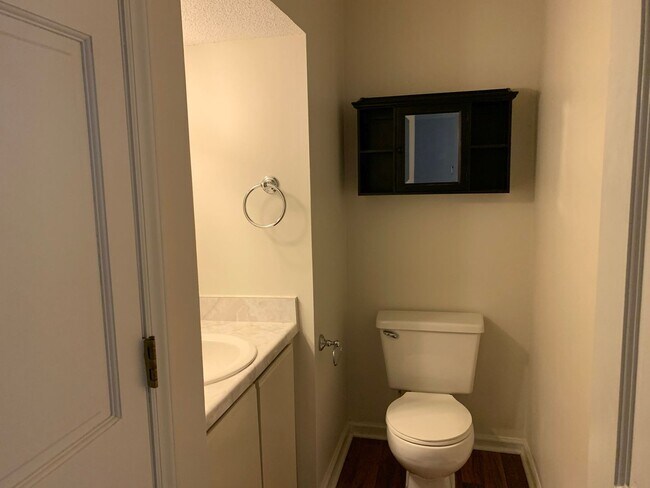 Building Photo - 2 BEDROOM CHARMER-PRIVATE PATIO- 2 brm  2.5 bath-Front Door Parking-On-site Pool-Outside storage-...