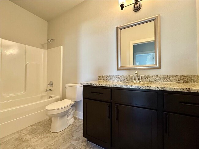 Building Photo - 700 NE Hts Ln