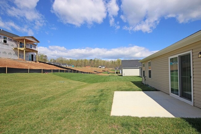 Building Photo - One Level Living With Amenities!