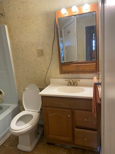 Building Photo - 5422 Ruby Dr