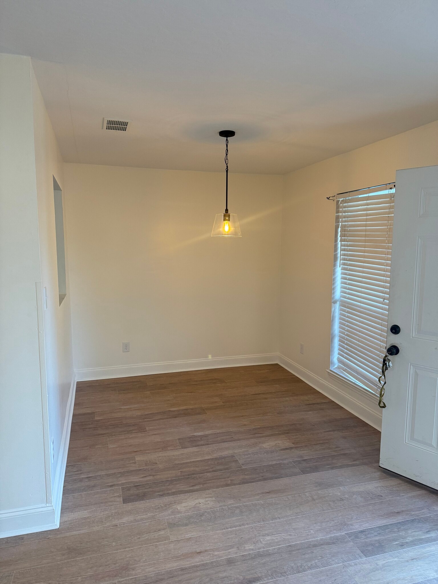 Building Photo - 213 Cox Ave