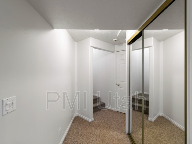 Building Photo - 3211 S 945 E
