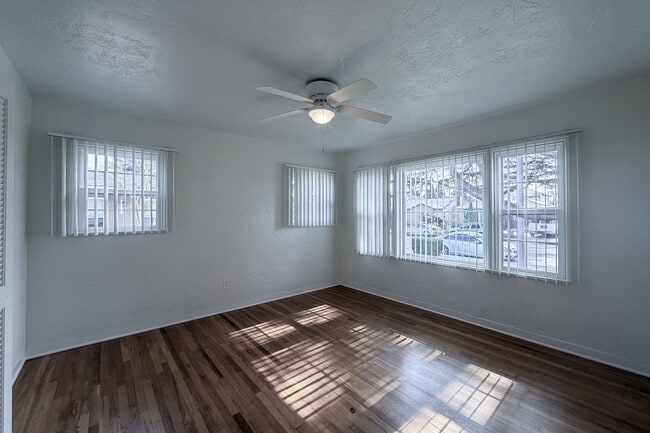 Building Photo - 431 Deodar Ave