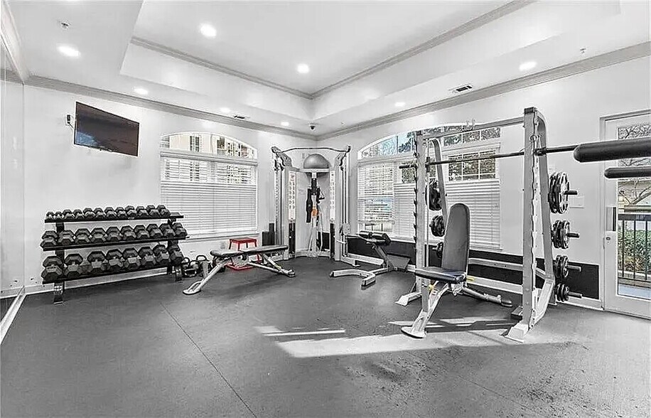 Building Photo - Room in Condo on Peachtree Walk NE