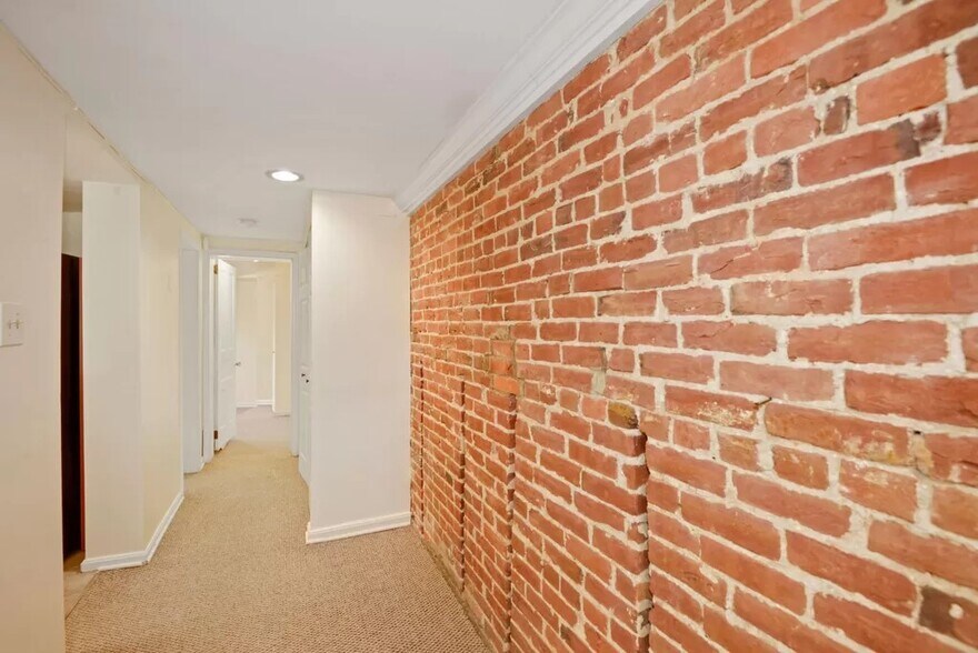 Building Photo - 1000 S Carolina Ave SE