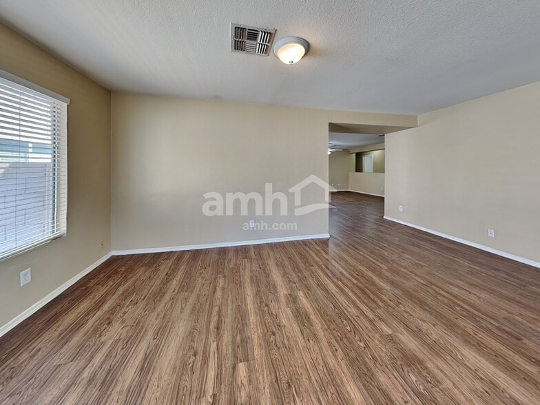 Building Photo - 5895 E Tercel Dr