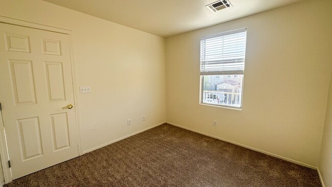 Building Photo - 3 bed, 2.5 bath, 1,746 sq ft home in southwest Las Vegas