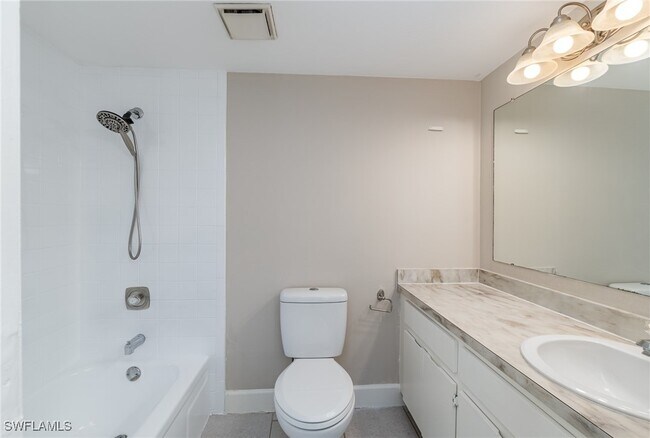 Building Photo - 135 Cypress Way E