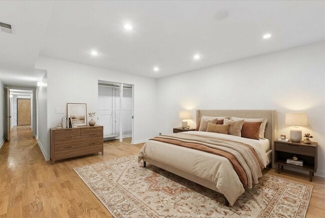 Building Photo - 1140 W Cornelia Ave