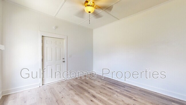 Building Photo - 1510 10th St W