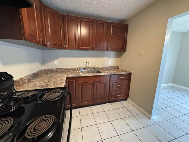 Building Photo - 3594 Almar Rd