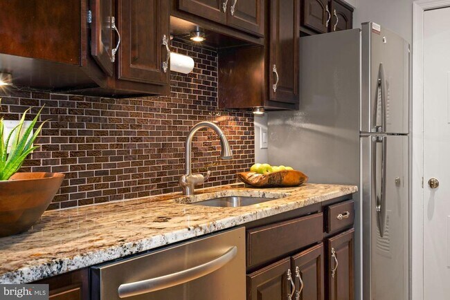 Building Photo - 5907 Kingsford Rd