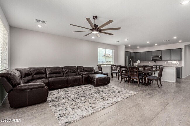 Building Photo - 18021 Avenida del Sol W