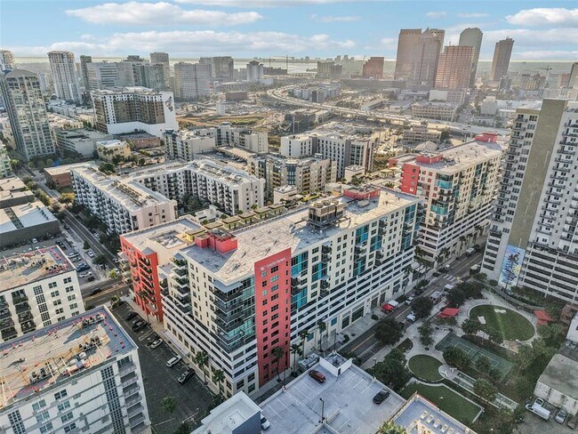 Building Photo - 1208 E Kennedy Blvd