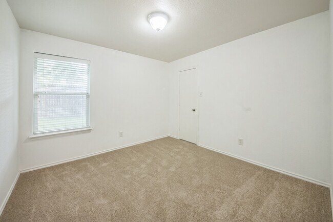 Building Photo - 5751 Wandering Creek Dr