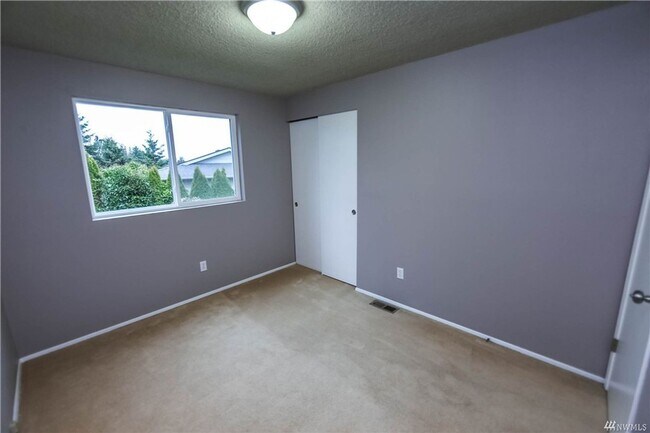 Building Photo - Very Nice Rambler In Quiet Cul de sac with Garage