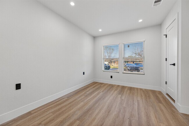 Building Photo - 6621 Jason St