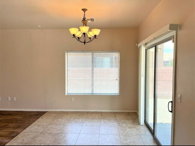 Building Photo - "Charming 4-Bed Home with 2.5 Baths in Tuc...