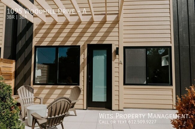 Building Photo - 1095 Woodhill Dr