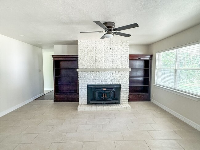 Building Photo - 7142 State Hwy 75 S