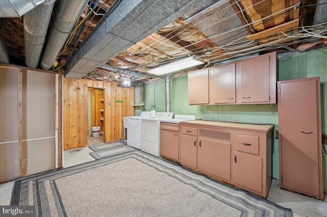 Building Photo - 421 Lawrence Rd