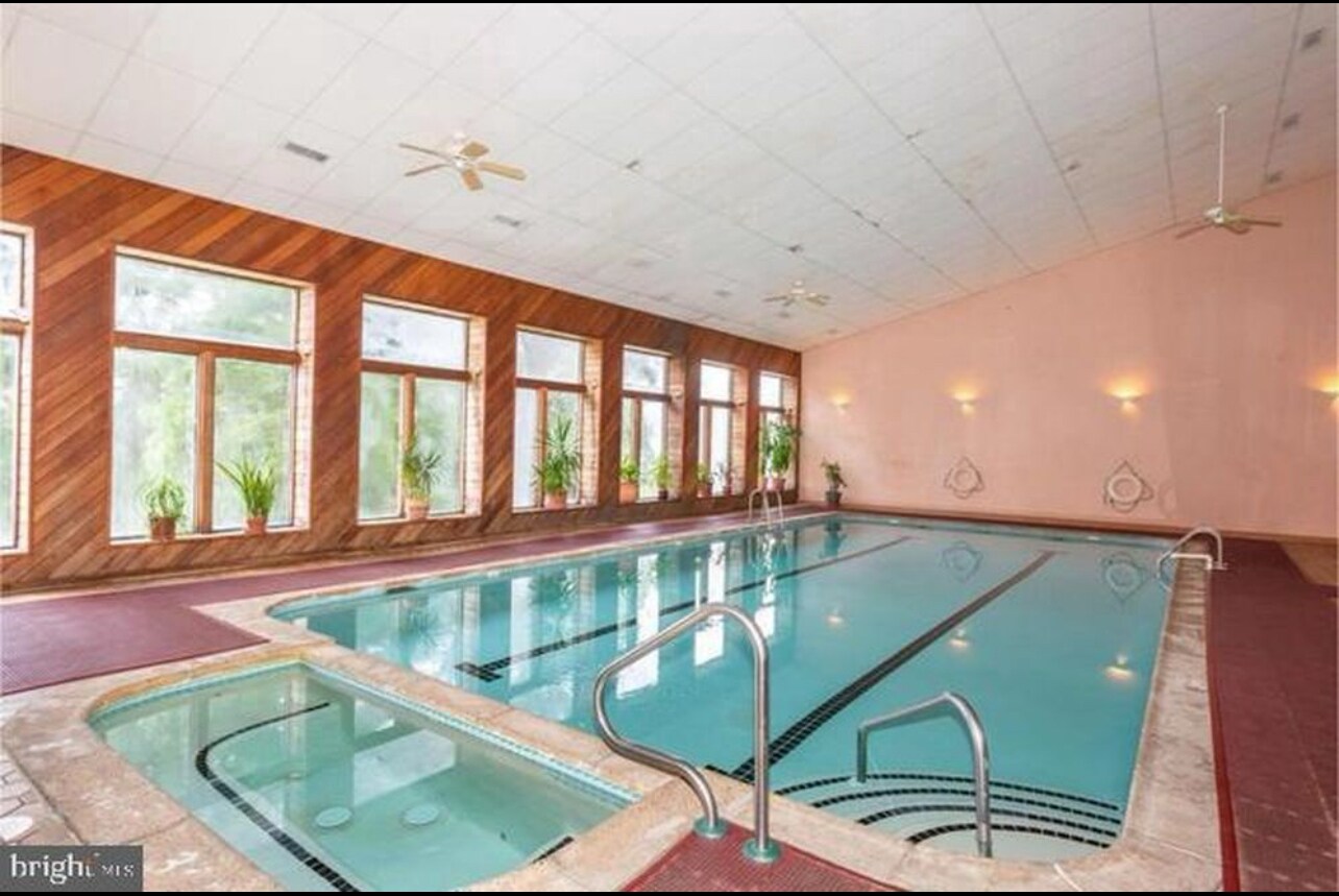 Building Photo - 305 Shawmont Ave