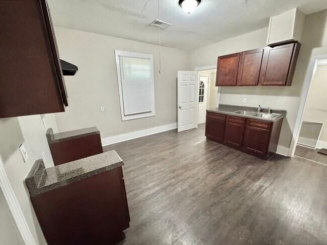 Building Photo - 1584 Rayburn St