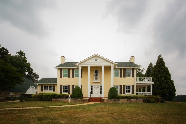 Building Photo - 9148 Hillston Ridge Rd
