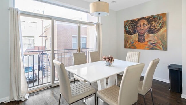 Building Photo - 720 W Evergreen Ave