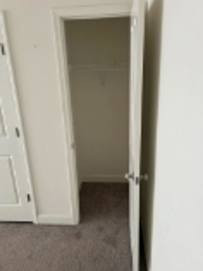 Building Photo - 1047 Broadway